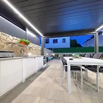 Case de vacanță House Zoroo With Private Pool *