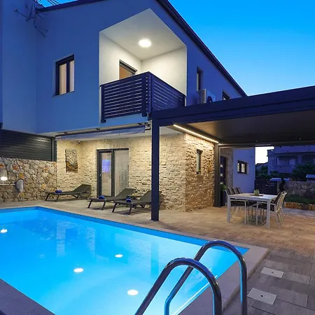House Zoroo With Private Pool Holiday home