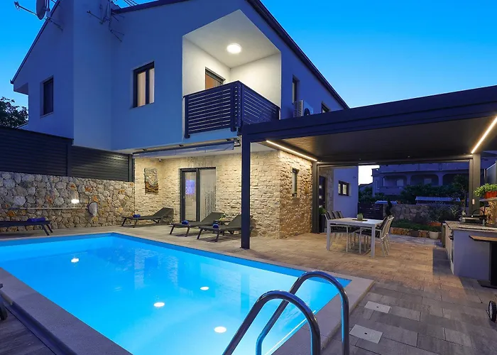 House Zoroo With Private Pool 度假居