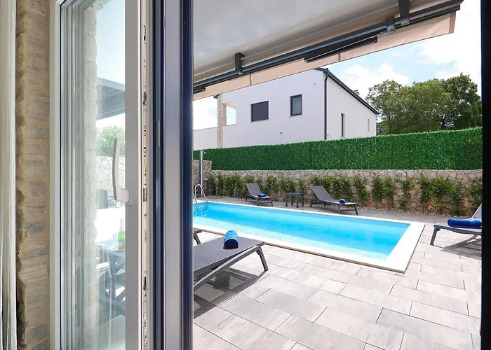 House Zoroo With Private Pool
