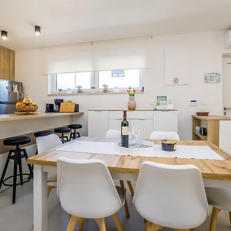 بيت للعطل House Zoroo With Private Pool *