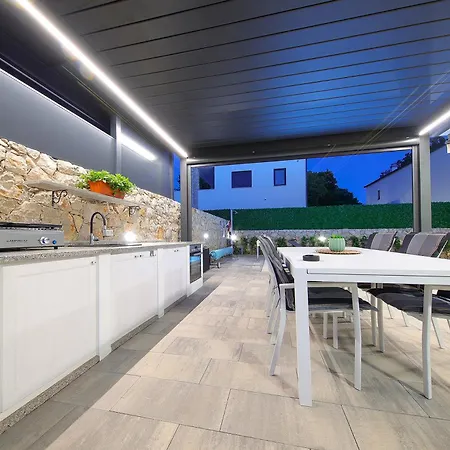 Дом отдыха House Zoroo With Private Pool *