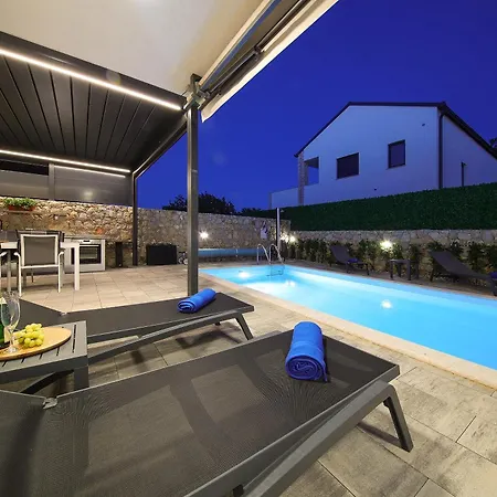 House Zoroo With Private Pool Feriehus