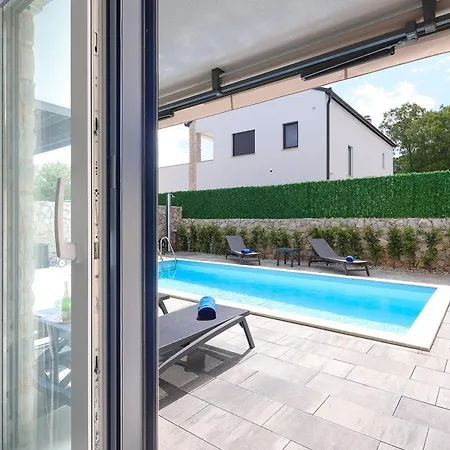 House Zoroo With Private Pool