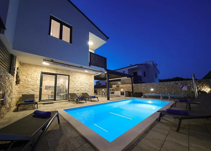 House Zoroo With Private Pool