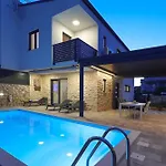 House Zoroo With Private Pool Tatil Evi